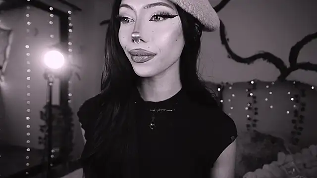 Snapshot of soidai_miiu chatting on 11-24-25, 09:15 soidai miiu online show from 11-24-25, 09:15