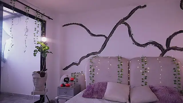 Snapshot of soidai_miiu chatting on 10-29-25, 02:27 soidai miiu online show from 10-29-25, 02:27