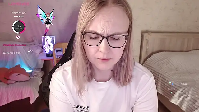 Agatha Mott online show from 11-23-25, 02:10