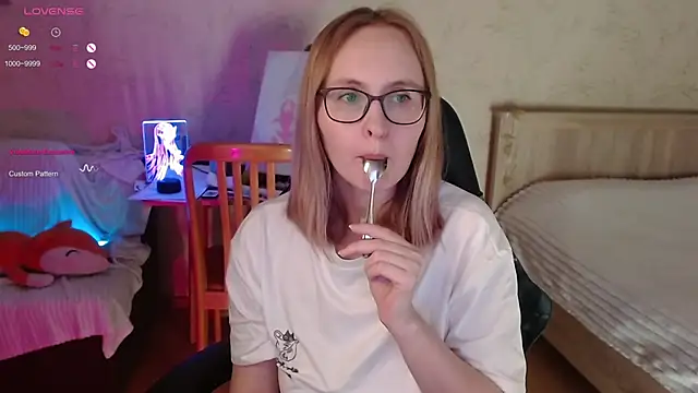 Agatha Mott online show from 11-10-25, 02:05