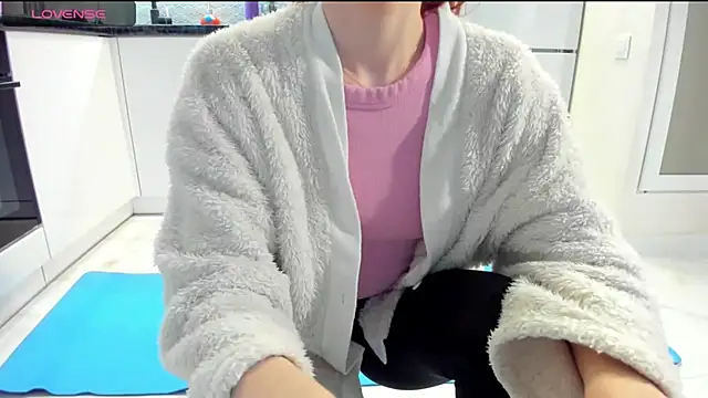 Snapshot of Katya_yoga chatting on 02-21-26, 04:58 Katya yoga online show from 02-21-26, 04:58