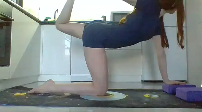 Snapshot of Katya_yoga chatting on 03-17-25, 04:29 Katya yoga online show from 03-17-25, 04:29