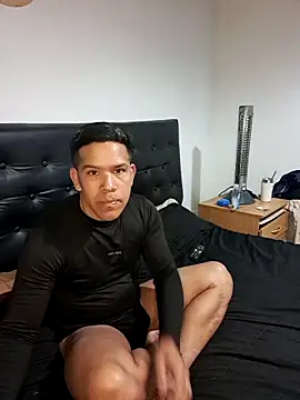 liamlara online show from 10-02-25, 03:43