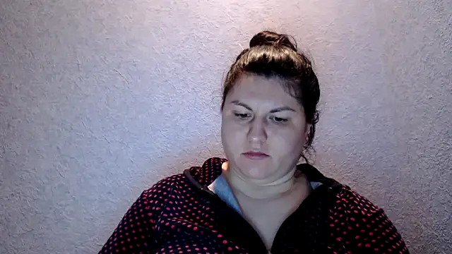 KiraSwee online show from 11-18-25, 07:06