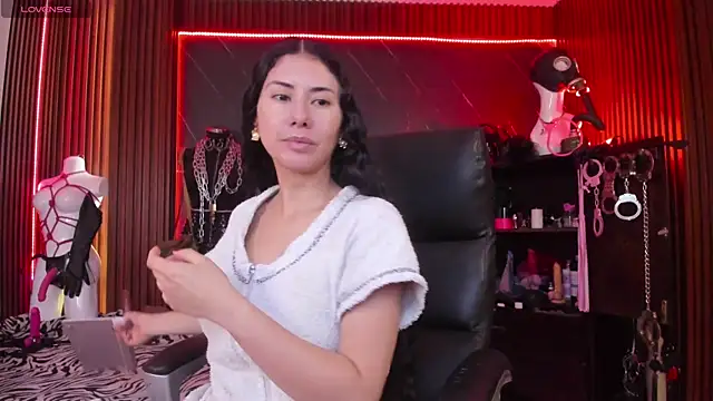 XiaQueen online show from 12-17-25, 01:16