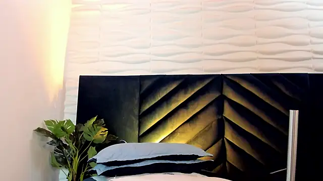 Gabriell ramirez online show from 10-31-25, 04:20