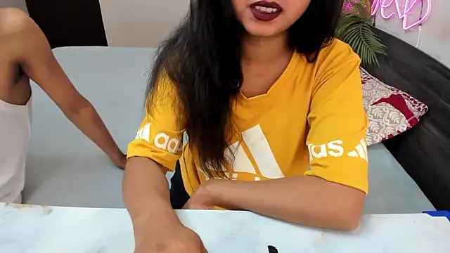 Snapshot of Queen_Couple chatting on 09-09-25, 06:45 Queen Couple online show from 09-09-25, 06:45