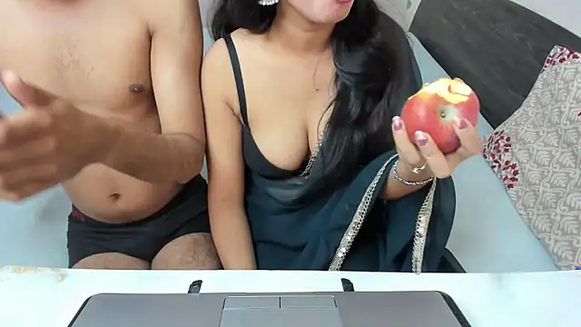 Queen Couple online show from 11-30-25, 05:08