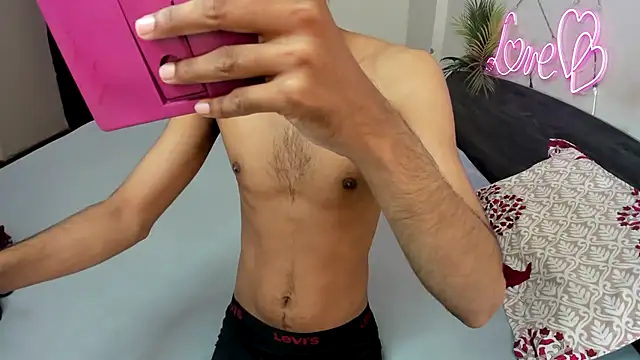 Snapshot of Queen_Couple chatting on 09-20-25, 05:56 Queen Couple online show from 09-20-25, 05:56