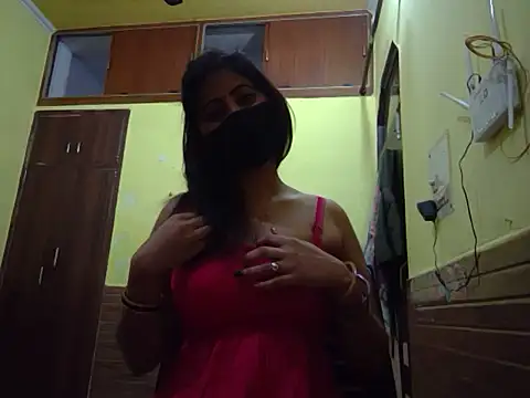 Snapshot of Queen_Couple chatting on 02-20-25, 04:58 Queen Couple online show from 02-20-25, 04:58