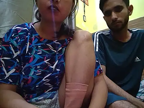 Snapshot of Queen_Couple chatting on 03-03-25, 04:58 Queen Couple online show from 03-03-25, 04:58