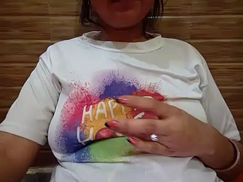 Snapshot of Queen_Couple chatting on 03-09-25, 06:43 Queen Couple online show from 03-09-25, 06:43