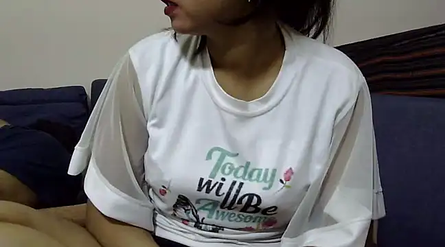 Snapshot of Queen_Couple chatting on 03-04-25, 10:24 Queen Couple online show from 03-04-25, 10:24