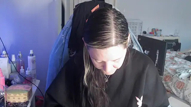 AureliaXOX online show from 10-03-25, 09:44