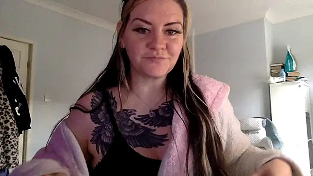 AureliaXOX online show from 02-16-25, 02:21