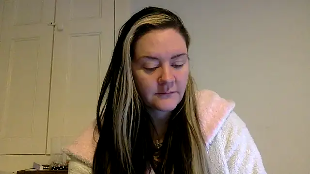 AureliaXOX online show from 02-12-25, 09:20
