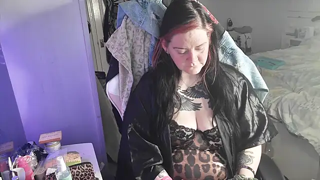 AureliaXOX online show from 03-29-26, 10:17