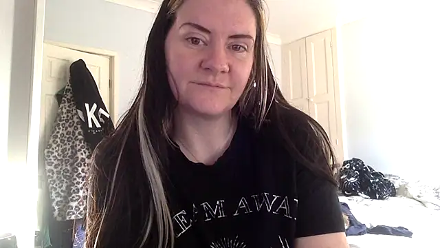 AureliaXOX online show from 02-06-25, 02:04