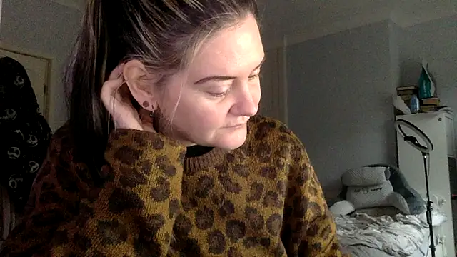 AureliaXOX online show from 02-11-25, 11:42