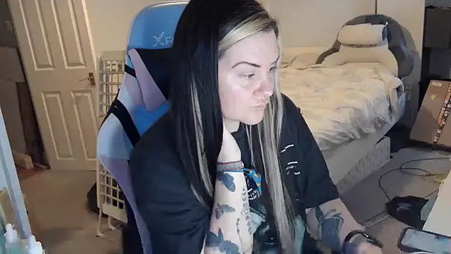 AureliaXOX online show from 03-07-25, 10:46