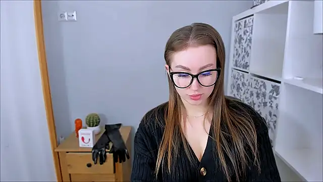 DonnaCam online show from 11-28-25, 04:40