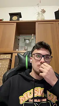 Snapshot of NaplesGuy04 chatting on 01-15-26, 04:10 NaplesGuy04 online show from 01-15-26, 04:10