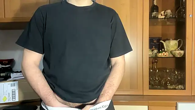 Snapshot of NaplesGuy04 chatting on 02-12-25, 05:37 NaplesGuy04 online show from 02-12-25, 05:37