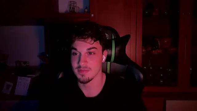 Snapshot of NaplesGuy04 chatting on 02-19-25, 10:42 NaplesGuy04 online show from 02-19-25, 10:42