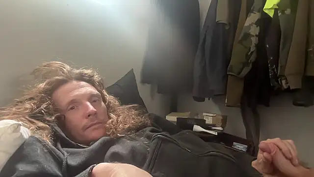 Snapshot of redone8in chatting on 02-15-25, 10:00 redone8in online show from 02-15-25, 10:00