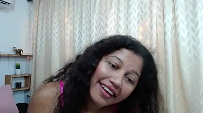 Snapshot of VictoraDelReal chatting on 02-04-25, 12:19 VictoraDelReal online show from 02-04-25, 12:19