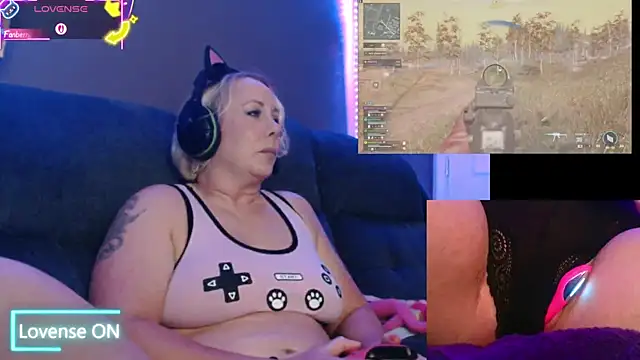 Snapshot of Trixiekittycutie chatting on 09-28-25, 01:23 Trixiekittycutie online show from 09-28-25, 01:23
