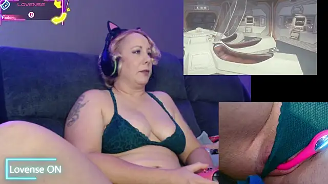 Snapshot of Trixiekittycutie chatting on 10-06-25, 07:36 Trixiekittycutie online show from 10-06-25, 07:36