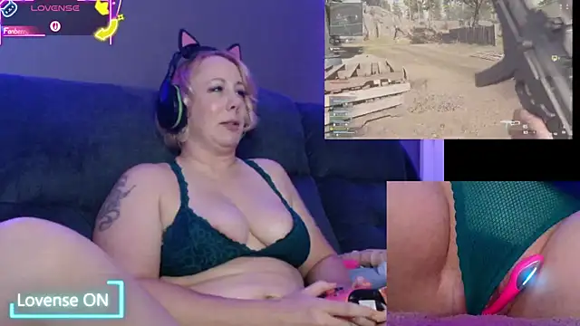 Snapshot of Trixiekittycutie chatting on 10-05-25, 12:23 Trixiekittycutie online show from 10-05-25, 12:23