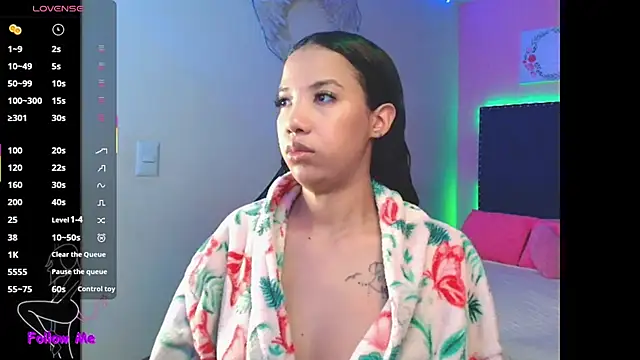 SallyWhitee online show from 11-23-25, 04:00