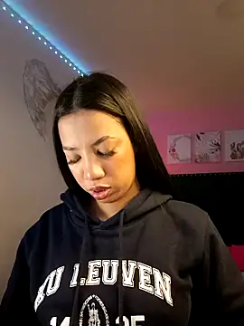 SallyWhitee online show from 02-22-26, 05:32