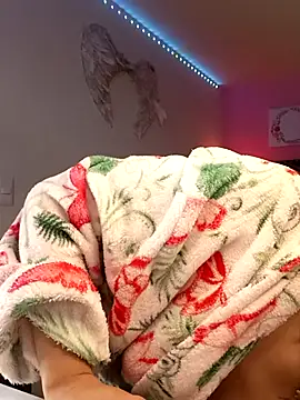 SallyWhitee online show from 04-18-26, 05:21