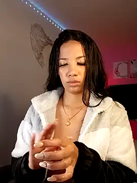 Snapshot of SallyWhitee chatting on 04-27-26, 06:11 SallyWhitee online show from 04-27-26, 06:11