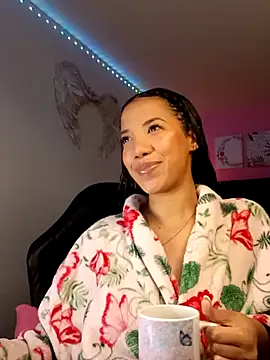 SallyWhitee online show from 04-10-26, 05:03