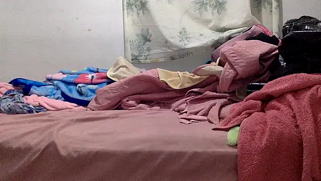 sharonlopez9611 online show from 10-29-25, 04:00