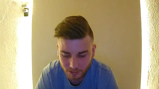 Snapshot of Foxtrott_242 chatting on 04-30-26, 11:31 Foxtrott 242 online show from 04-30-26, 11:31
