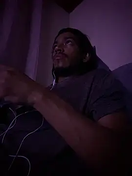 Snapshot of Mineirinho043 chatting on 03-25-26, 05:40 Mineirinho043 online show from 03-25-26, 05:40