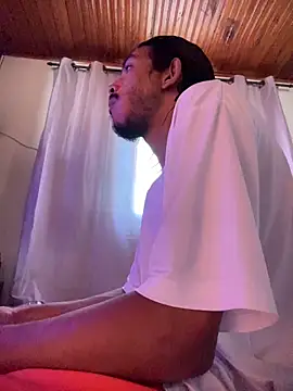 Snapshot of Mineirinho043 chatting on 04-14-26, 02:33 Mineirinho043 online show from 04-14-26, 02:33