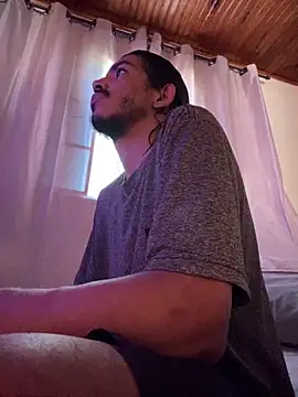 Snapshot of Mineirinho043 chatting on 04-15-26, 02:43 Mineirinho043 online show from 04-15-26, 02:43