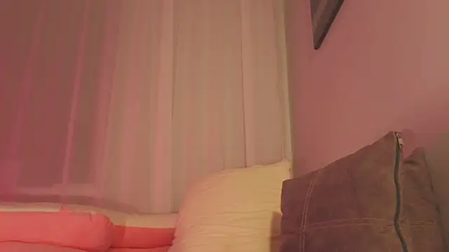Mia Luw online show from 06-14-26, 03:24