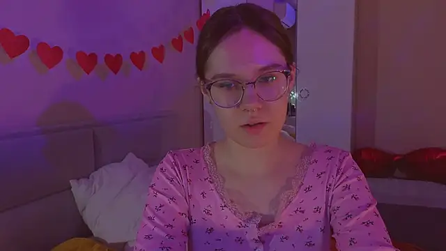 Snapshot of Mia_Luw chatting on 02-21-26, 12:56 Mia Luw online show from 02-21-26, 12:56