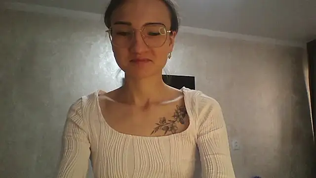Snapshot of RoyalDessertt chatting on 10-20-25, 05:31 RoyalDessertt online show from 10-20-25, 05:31