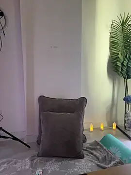 Celine Roxelle online show from 11-13-25, 09:35