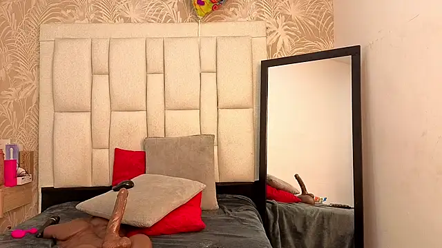 dafnnelewis online show from 11-28-25, 11:21