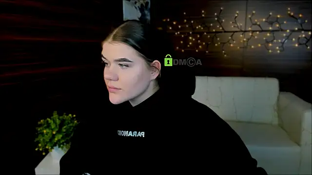 Snapshot of elmira_rose chatting on 02-11-25, 01:20 elmira rose online show from 02-11-25, 01:20