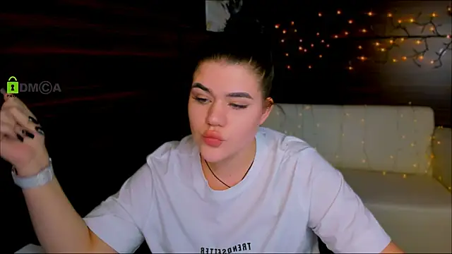 Snapshot of elmira_rose chatting on 02-12-25, 04:55 elmira rose online show from 02-12-25, 04:55